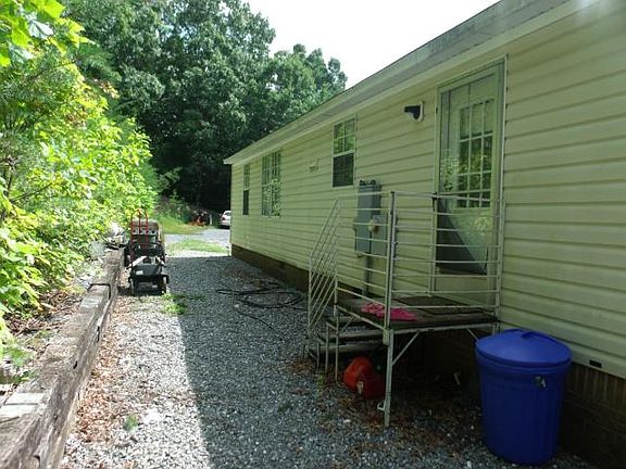 3rd image of 154 Hazel Ave