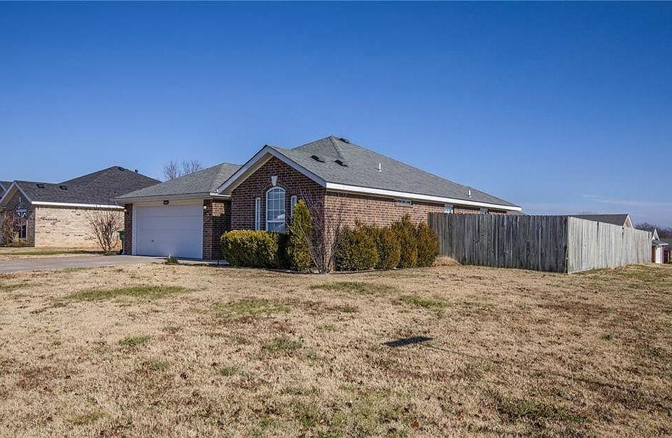 2nd image of 500 Maplewood Dr
