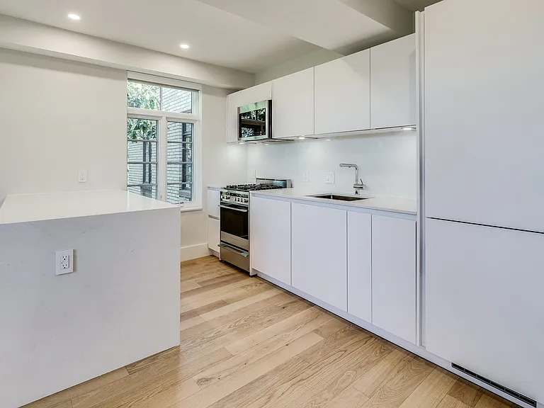 2900 Adams Mill — Photo 24