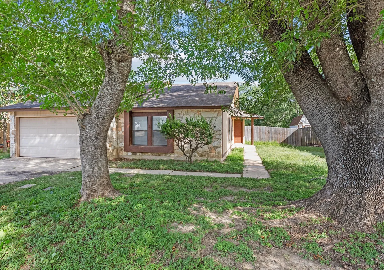 3 bed, 1268 sqft, $1,445 — Photo 1