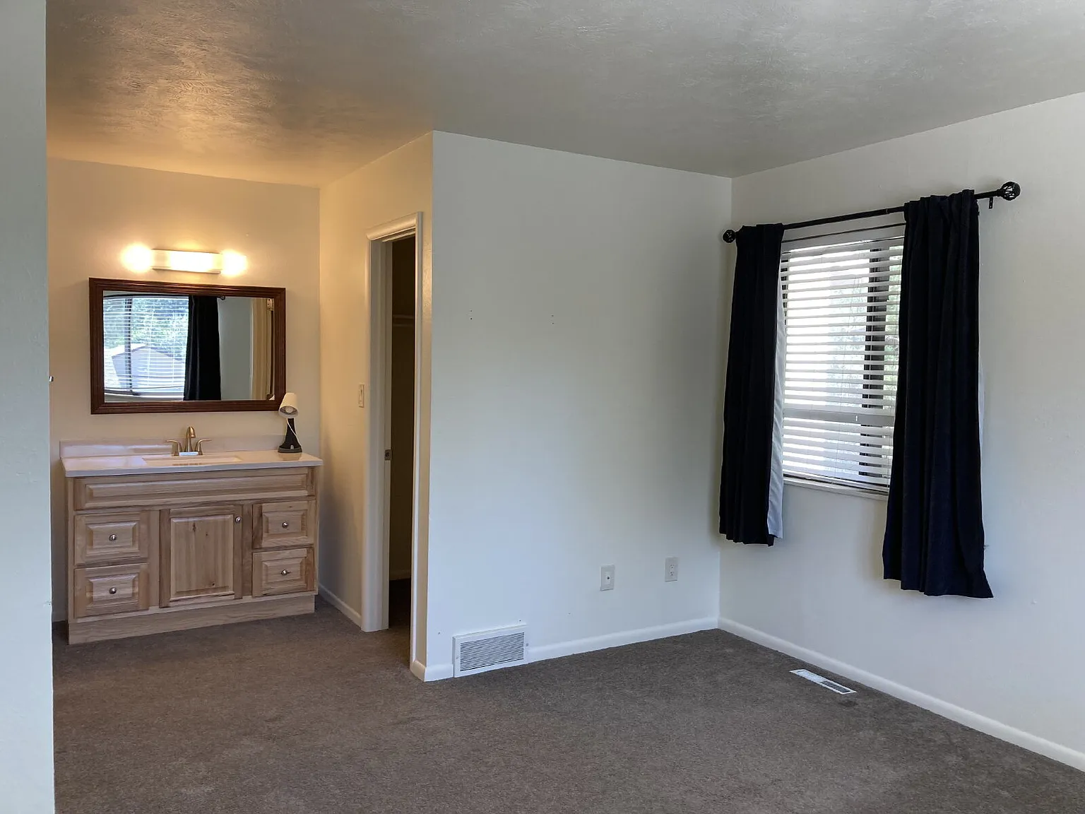 2 bed, 2.0 bath, 1200 sqft, $2,400 — Photo 4
