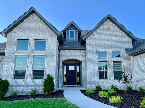 1741 Cherrie St, Centerton, AR 72719