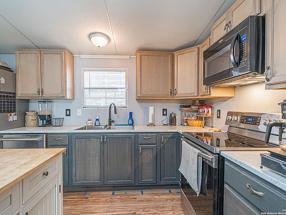 2nd image of 188 Oakview Dr