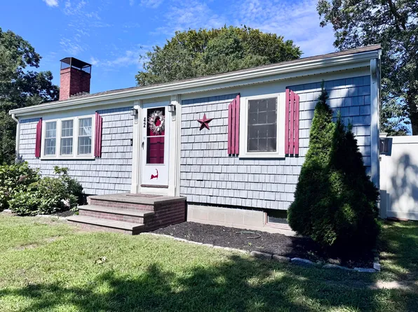 42 Vineyard Avenue, Hyannis, MA 02601