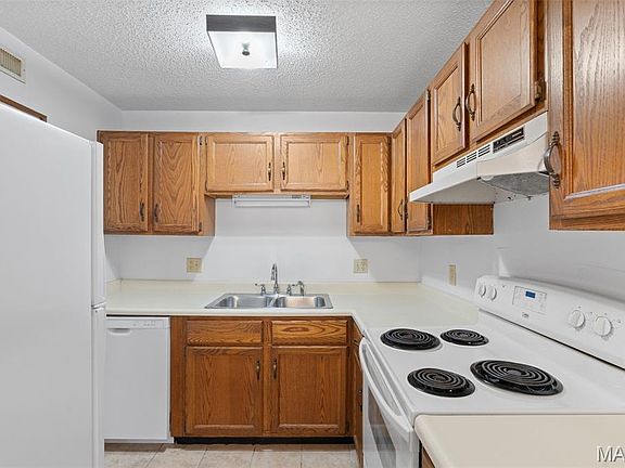 5th image of 254 Carriage Ct