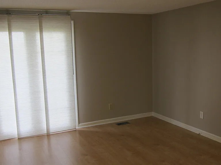 5 W Meadow Ln #4 — Photo 2