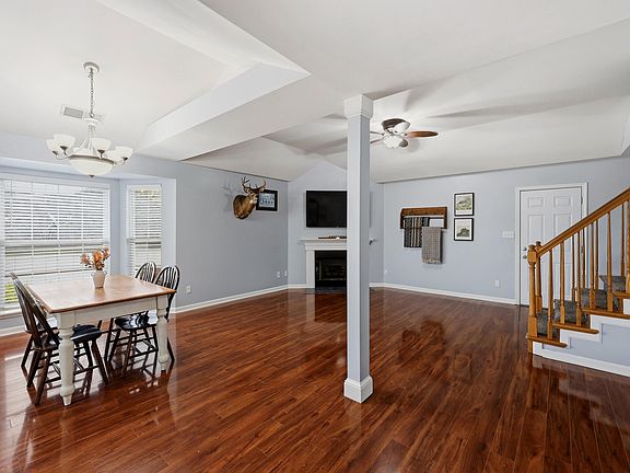 4th image of 228 Colony Blvd