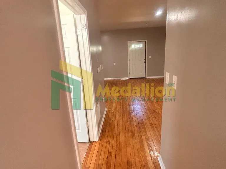 5954 S Maplewood Ave — Photo 7