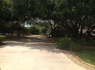 196 Lake Ridge Dr, Seguin, TX 78155