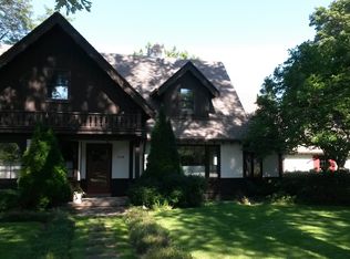 918 W Apple Tree Rd, Glendale, WI 53217