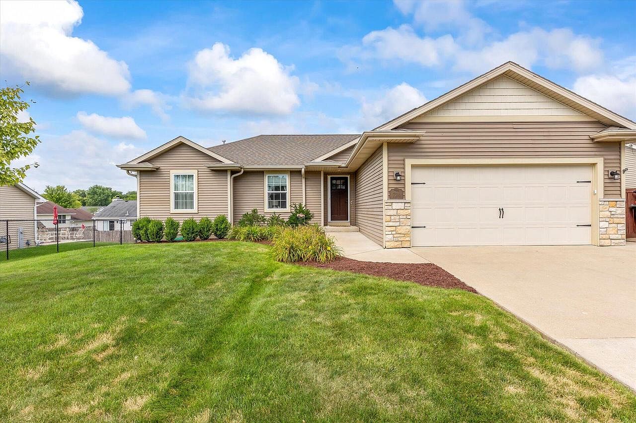 724 North Joshua Ln, Lake Geneva, WI 53147 | Zillow