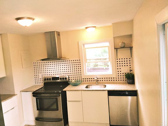 5th image of 4027 Wright Ave