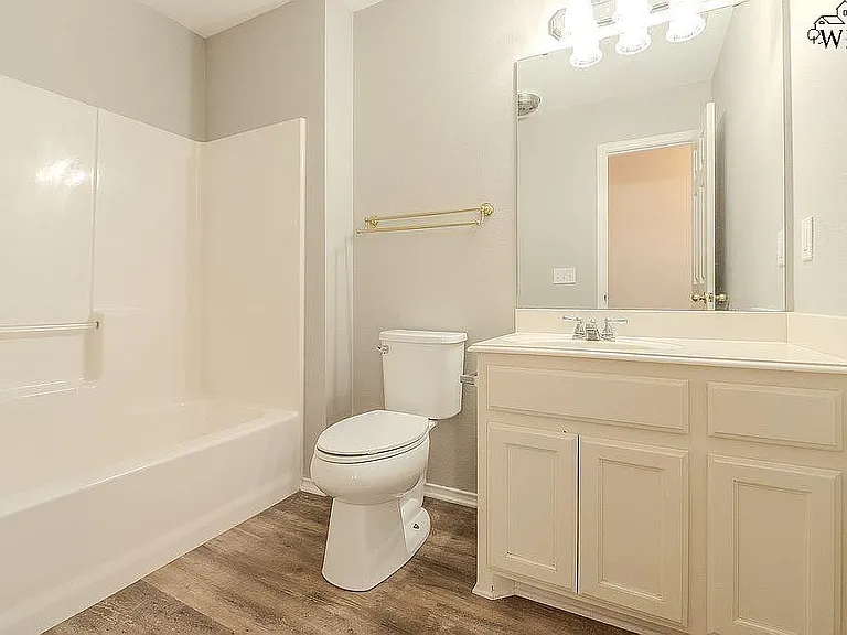 4009 Kingsbury Dr — Photo 10