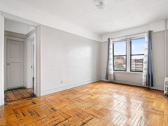 2nd image of 421 Crown St #11R
