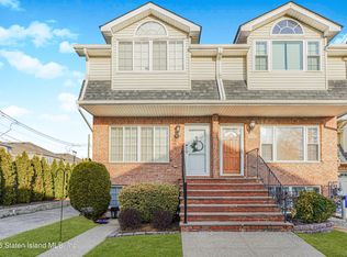 36 Sharrotts Ln, Staten Island, NY 10309