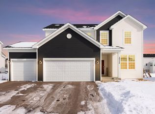 20530 Granville Ln, Lakeville, MN 55044