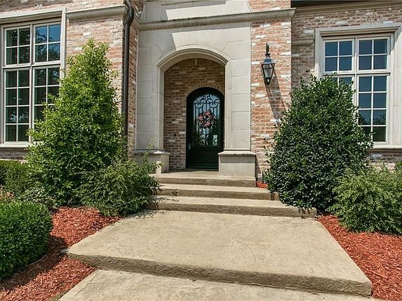 3rd image of 8080 Oak Point Dr