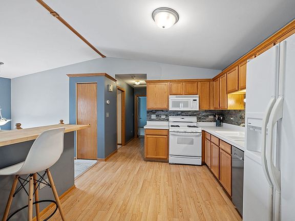 4th image of 18216 Kirby Dr #18216