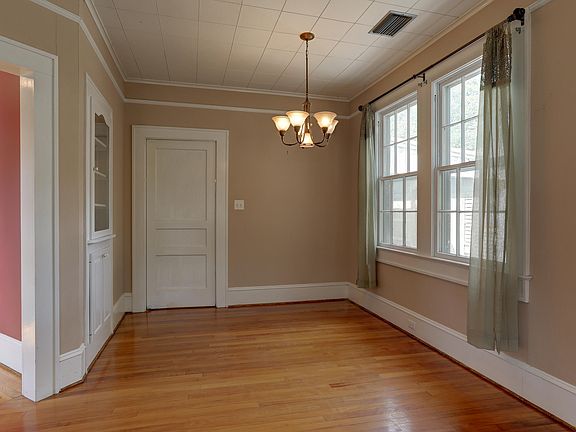 5th image of 105 W Lawrence St