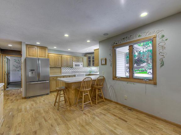 2nd image of 153 Sunset Dr