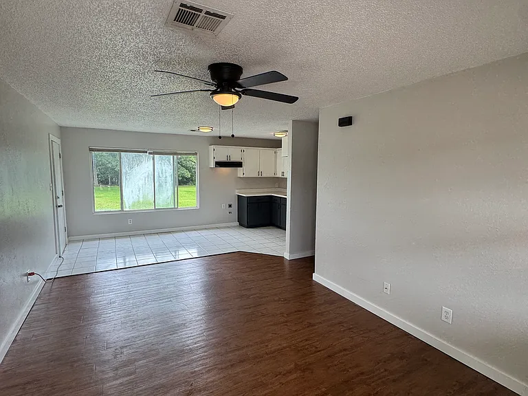 1054 Oak Ln #2 — Photo 1