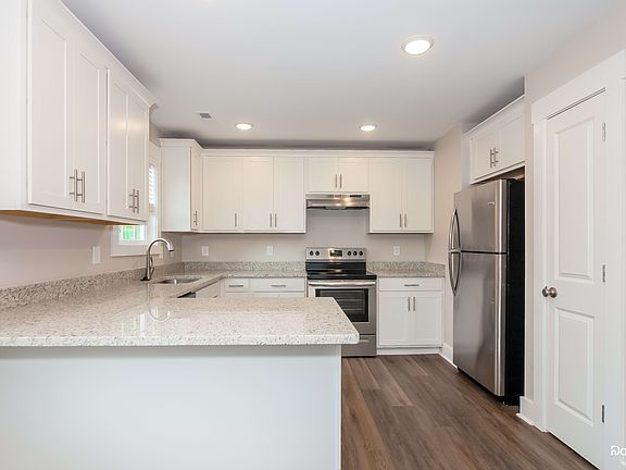 4th image of 416 Pear St