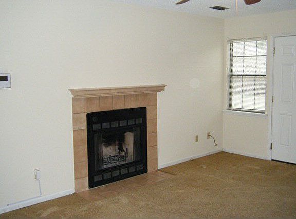 2nd image of 926 Lakeside Dr