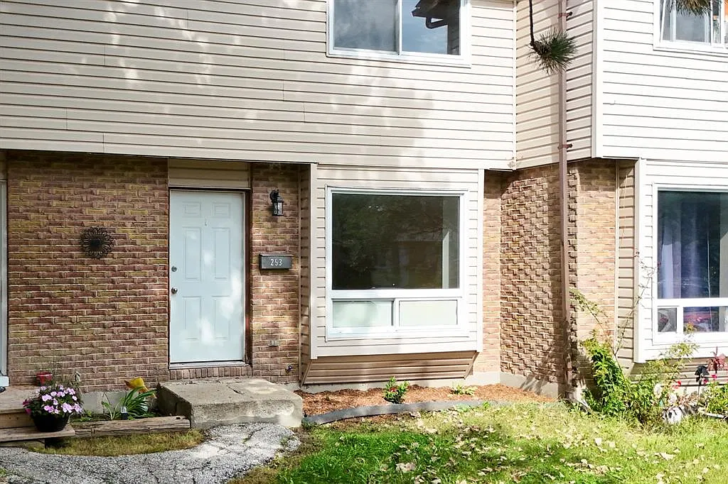 3 bed, 1.5 bath, $1,700 — Photo 1