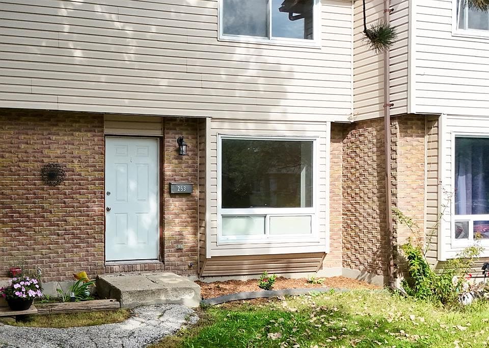 1st image of 253 Hampton Ave