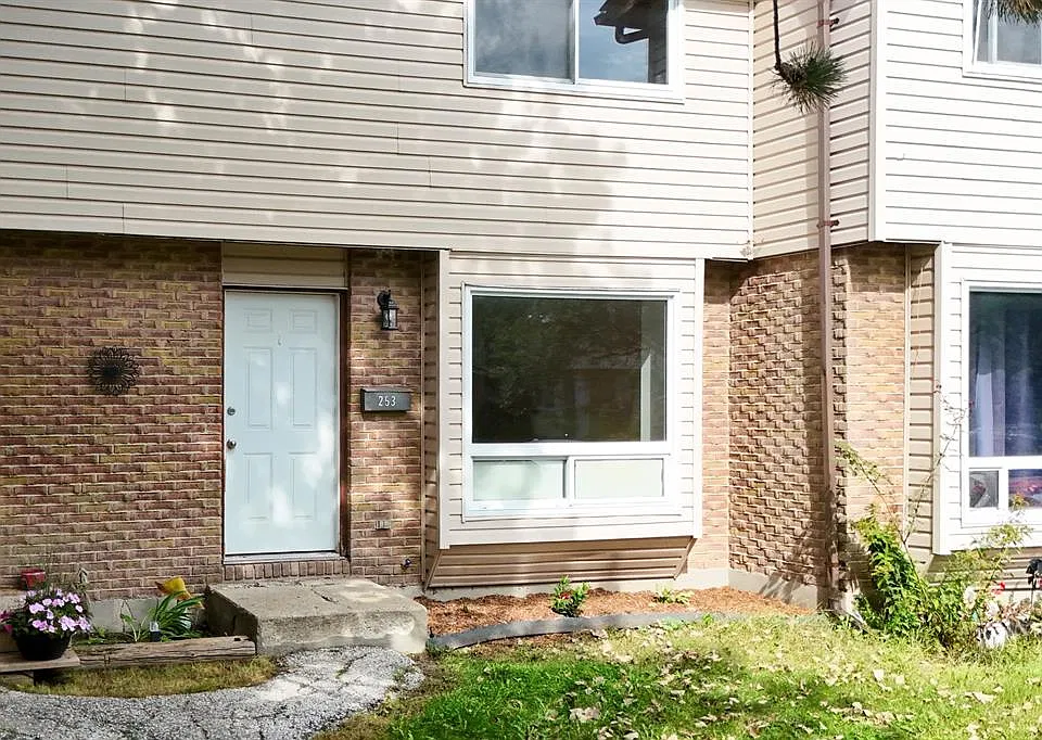 253 Hampton Ave