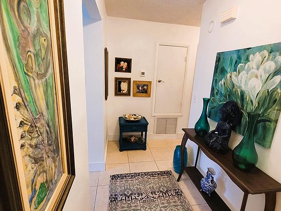 4th image of 415 Banana Cay Dr APT B