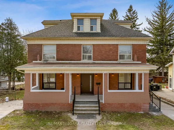 6058 Culp St, Niagara Falls, ON L2G 2B7