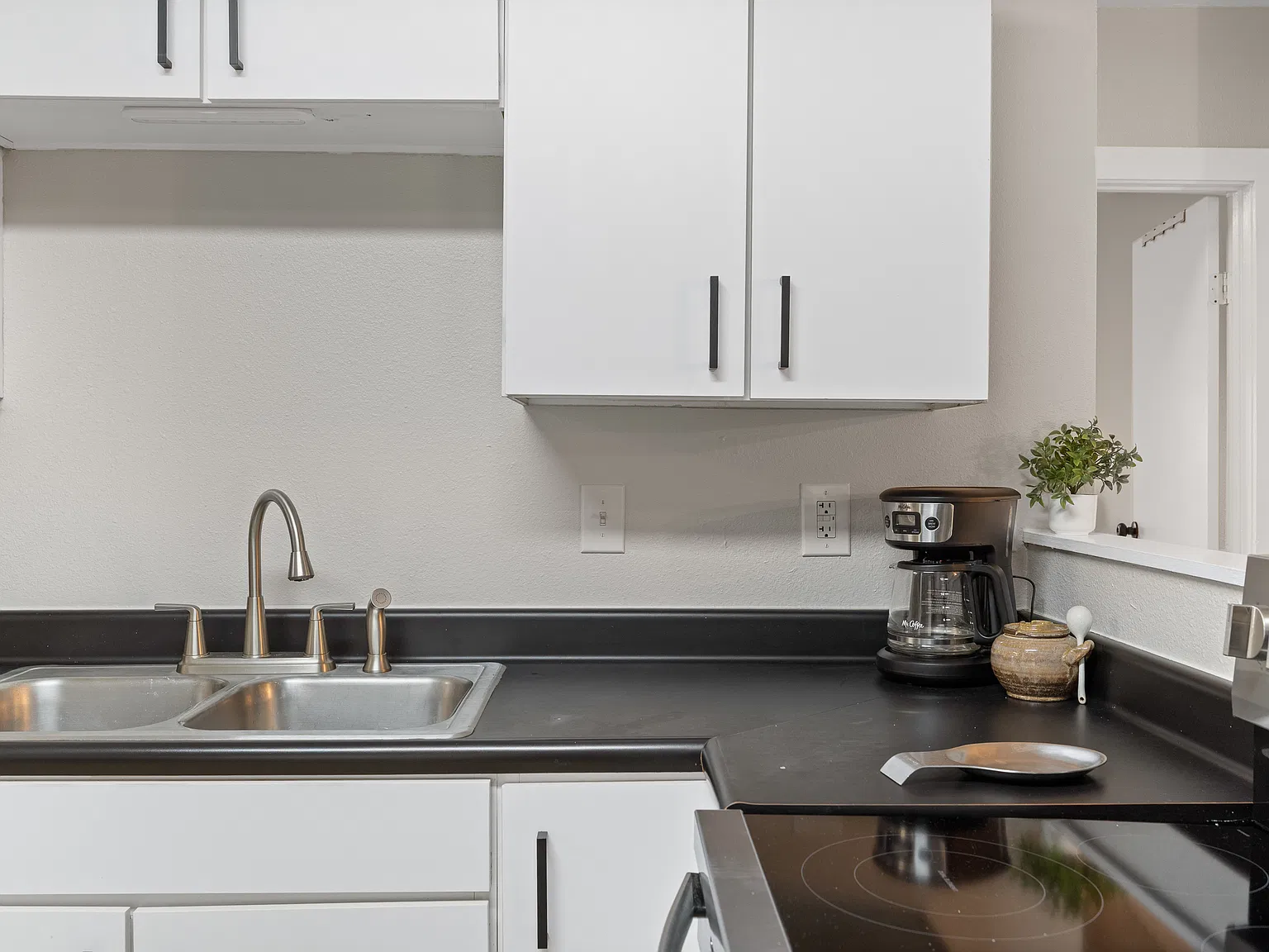 2 bed, 1000 sqft, $1,695 — Photo 3