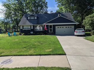 26601 Russell Rd, Bay Village, OH 44140