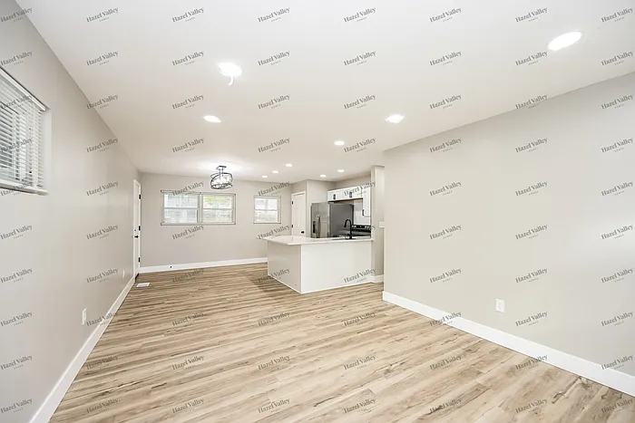 1320 Ovid Ave — Photo 3