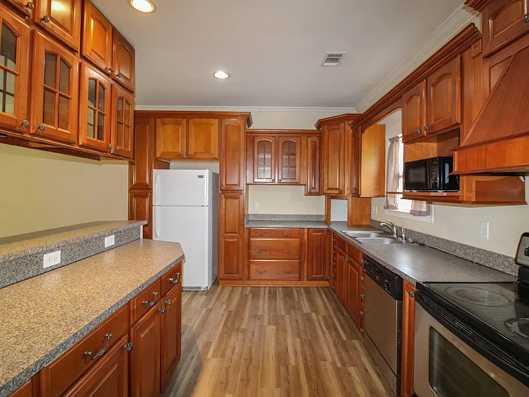 126 Meadows Ln — Photo 8