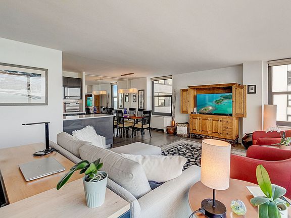 5th image of 3430 N Lake Shore Dr APT 16H