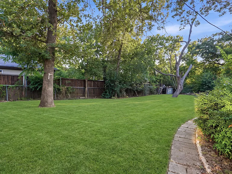 2204 Tierney Rd — Photo 16