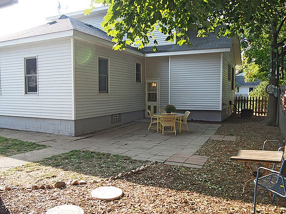 3rd image of 431 Graceland St NE