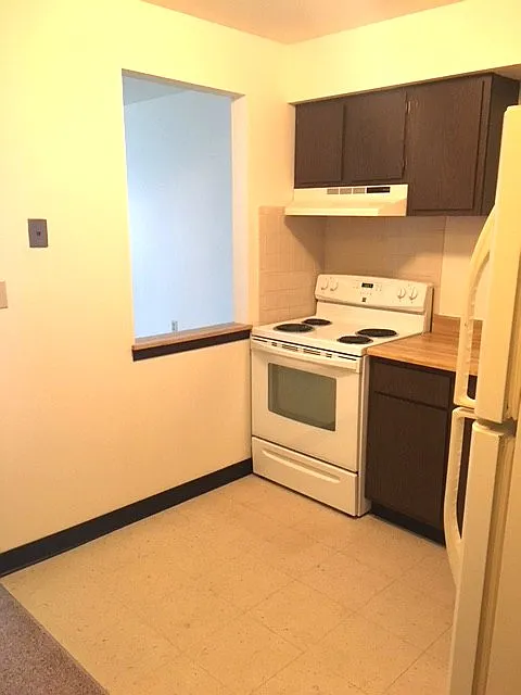 132 N University Dr — Photo 2