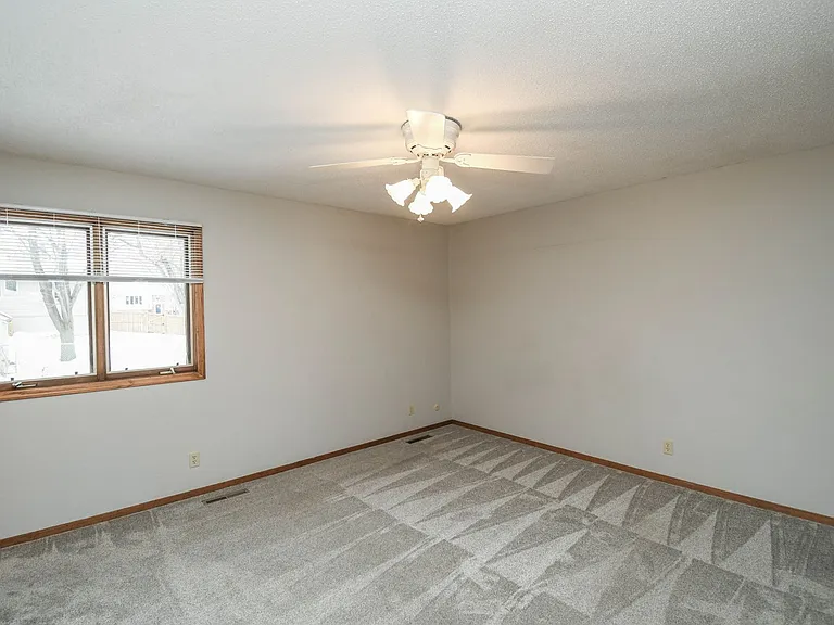 2213 S Wellington Ave — Photo 16