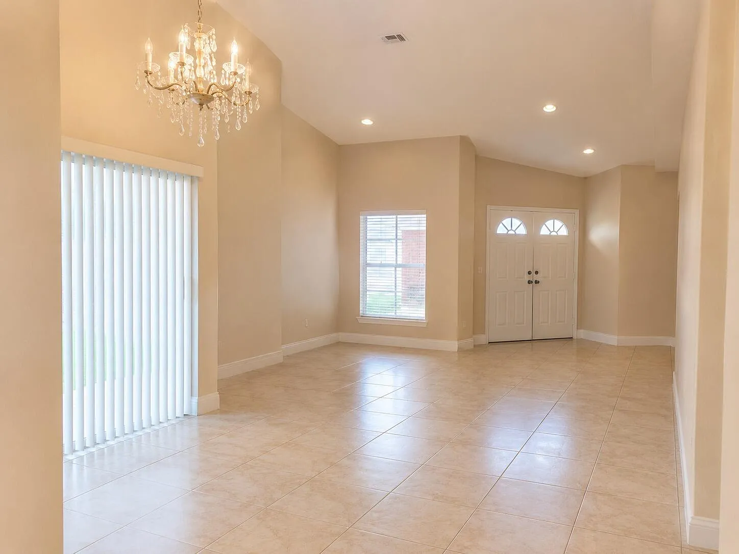 3 bed, 2.0 bath, 1607 sqft, $3,400 — Photo 3