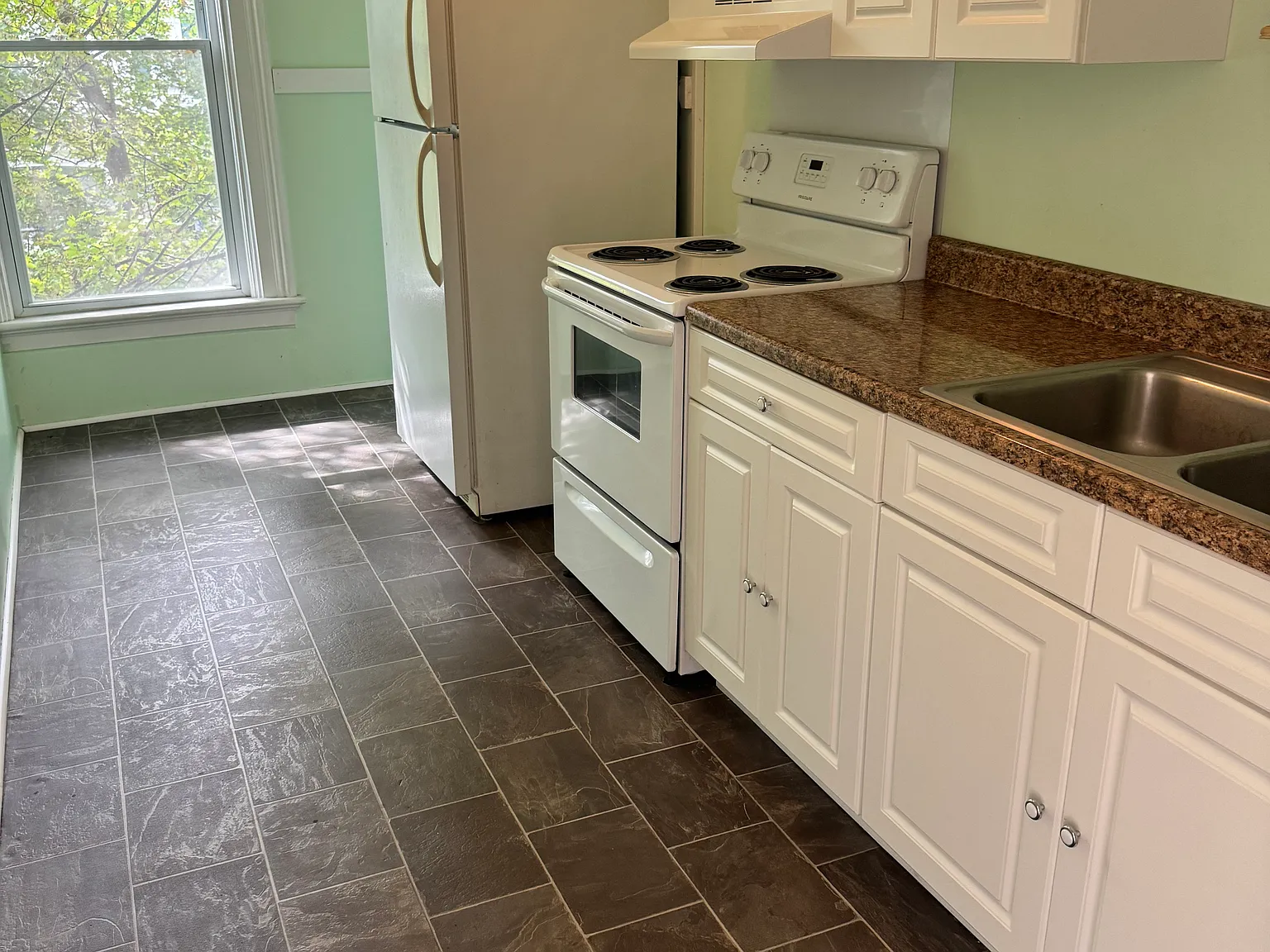 2 bed, $1,350 — Photo 2