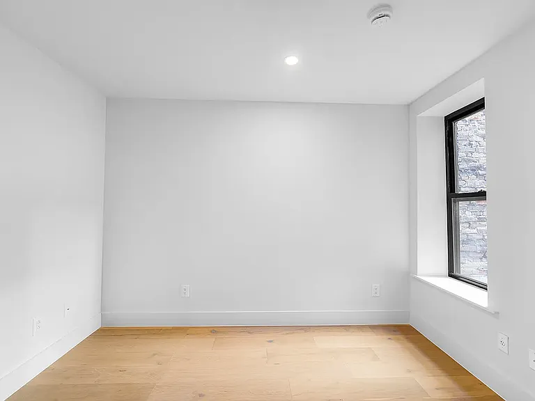 236 W 15th St #23 — Photo 4