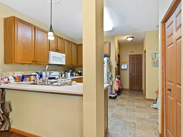 633 Kingfisher Ln #H — Photo 2