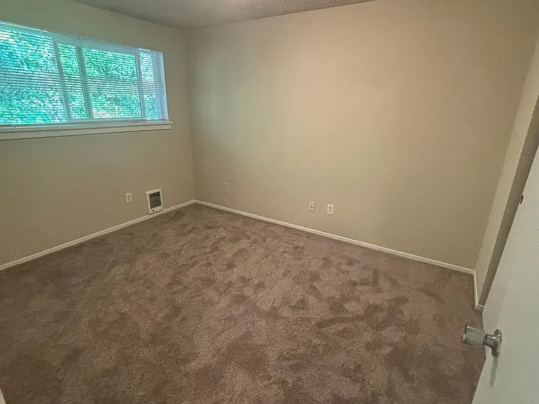 1634 S Kent Des Moines Rd #B — Photo 12