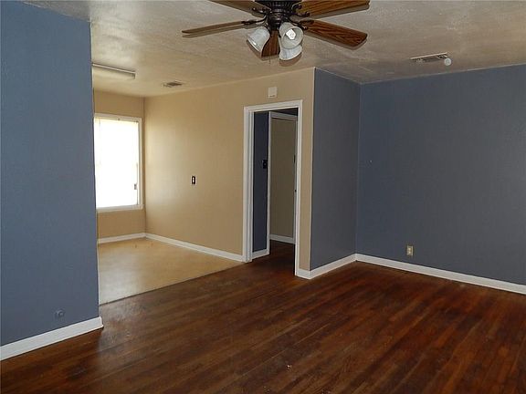 4th image of 910 Shiels Dr