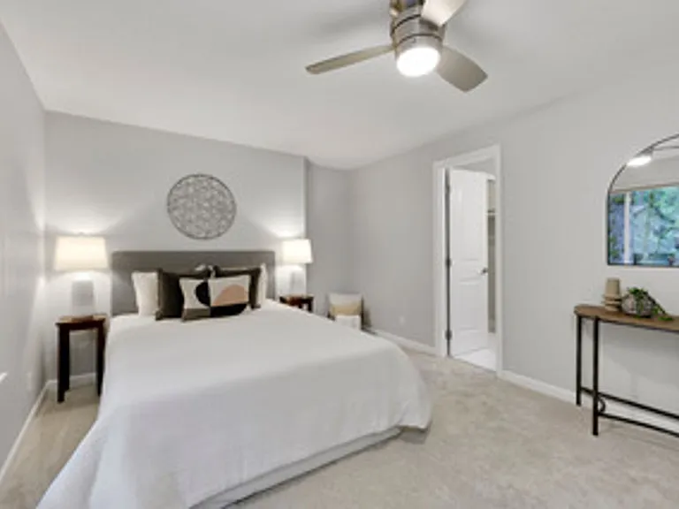 18679 Indian Creek Dr — Photo 32
