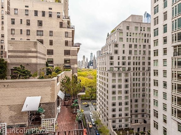 5th image of 30 W 63rd St APT 14CD
