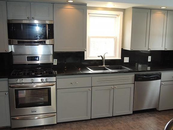 2nd image of 421 Ivy Pl